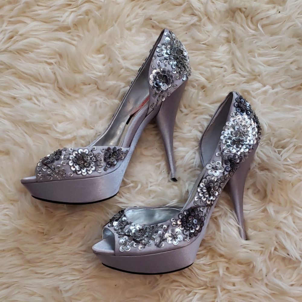 Beautiful Sequined Silver Heels!